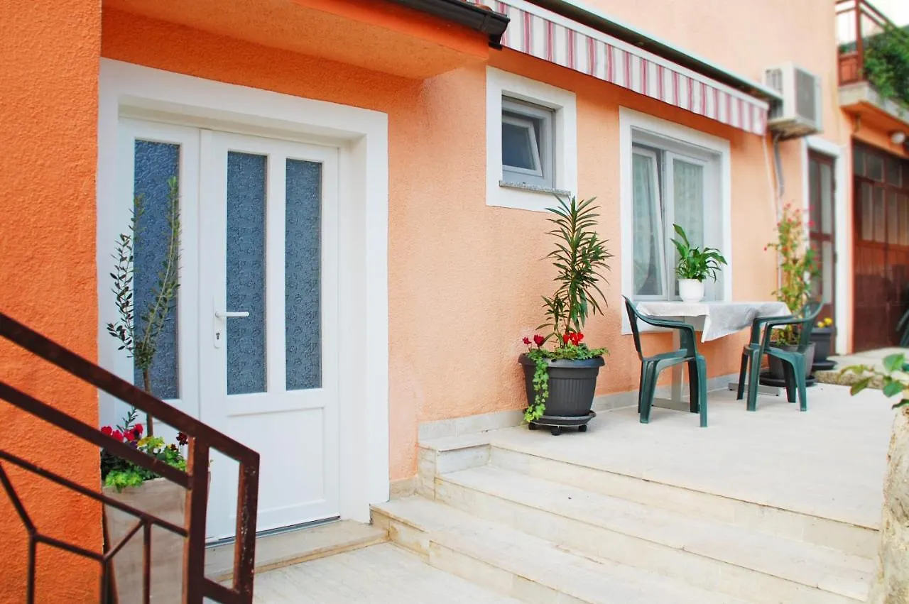 Apartments Skorup Icici 0*,